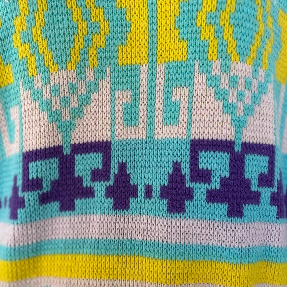Vintage spring colours geometric print sweater, Medium - Picture 3 of 6
